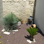 Meuble Et Equipe Avec Jardin Et Terrasse Privee Beurlay