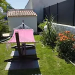 Meuble Et Equipe Avec Jardin Et Terrasse Privee Beurlay