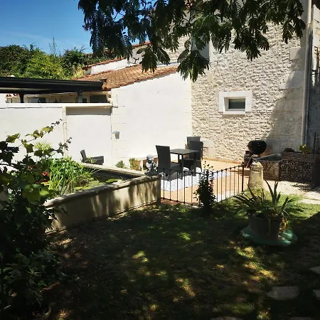 Meuble Et Equipe Avec Jardin Et Terrasse Privee 펜션 *