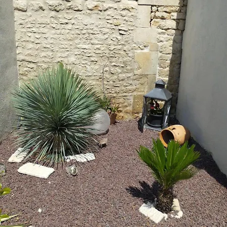 Meublé Et équipé Avec Jardin Et Terrasse Privée Beurlay