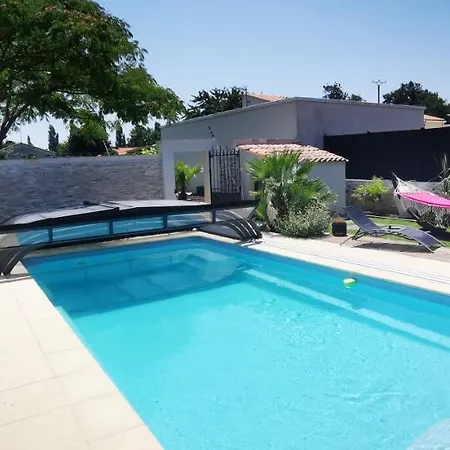 Meuble Et Equipe Avec Jardin Et Terrasse Privee Semesterbostad Beurlay