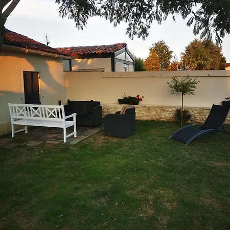 Meuble Et Equipe Avec Jardin Et Terrasse Privee Semesterbostad *